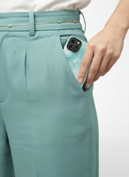 Hand putting phone case into pants pocket Telefono dėklas - Iceflow