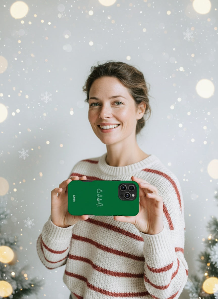 Person holding phone with Telefono dėklas - Tree Quartet