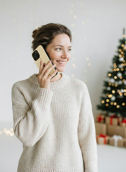 Model talking on phone with case Telefono dėklas - Mistletoe